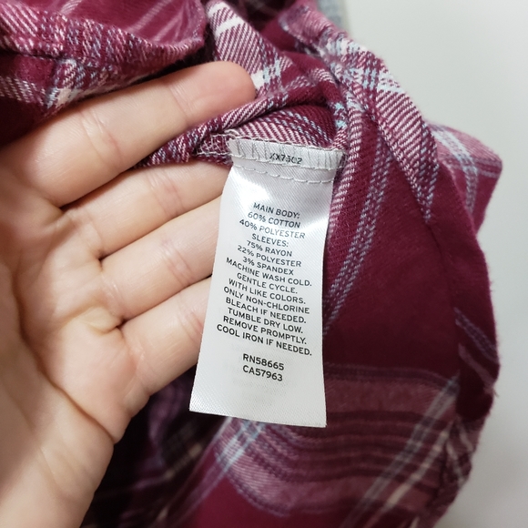 Make and model plaid long sleeve top s - Picture 5 of 5